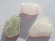 Kunzit in 3 Farben, Spodumen, 3 Rohedelsteine aus Afghanistan 61.5 Ct., 19-23 mm 