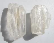 Petalit aus Brasilien, Lithium, 2 Rohedelsteine, 47.5 Ct., 22 + 28 mm 