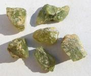 Titanit, Sphen, 50.6 Ct. Rohedelsteine, 10-17 mm 