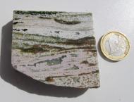 Ozeanjaspis mit Anschliff, Platte Rohsstein 102 g., 56 mm 