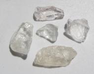 Beryll weiss, Goshenit, 4 Kristalle, Rohedelsteine 30 Ct., 12-21 mm 