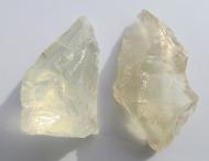 Brasilianit, 2 Rohsteine, zusammen 30 g., 40-45 mm 