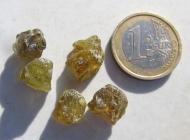 Grüner Granat aus Tansania, Grossular, 5 Kristalle, Rohedelsteine 43.5 Ct. 