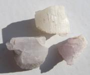 Kunzit, Spodumen, 3 Rohedelsteine aus Afghanistan 65 Ct., 14-18 mm 