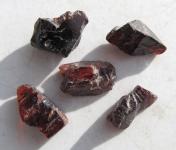 Rhodolith Granat Grossular, aus Tansania, 3 Rohedelsteine 51 Ct, 12-17 mm 