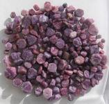 Rubin Kristalle aus Tansania, 100 Ct. Rohsteine 