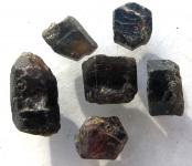 Schwarzer Saphir aus Madagaskar, 51 Ct. Rohedelsteine 
