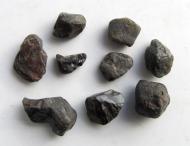 Spinell schwarz, 42 Ct, 9 Kristalle, Rohedelsteine aus Madagaskar 