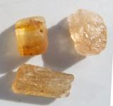 Edeltopas, Goldtopas aus Brasilien, 3 Kristalle 12 Ct., Rohedelsteine 