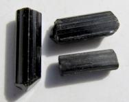 Turmalin grün/schwarz Brasilien, 3 Kristalle Edelsteine 14 Ct. 