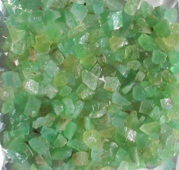 Calcit grün, 100 - 300 gr.  kleine Rohsteine 10-20 mm 300 g.