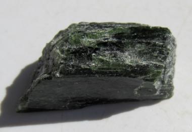 Chromdiopsid aus Pakistan, Rohstein Kristall, Edelstein 61.0 Ct. 