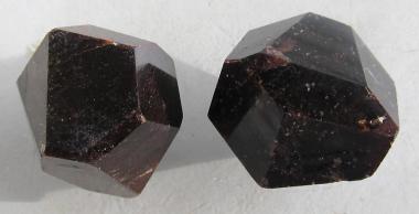 Granat aus Indien, polierter Kristall ca. 120 Ct., 20 mm 
