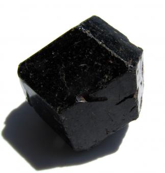 Schwarzer Granat, Melanit, Mali, Rohkristall 