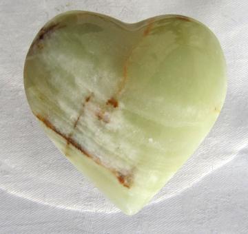 Herz aus Onyx Marmor, 84 g. 