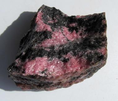 Rhodonit, Rohstein Mineral 70 mm 