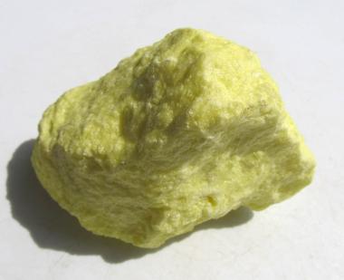Schwefel gediegen, Rohstein aus Indonesien, 104 g. 