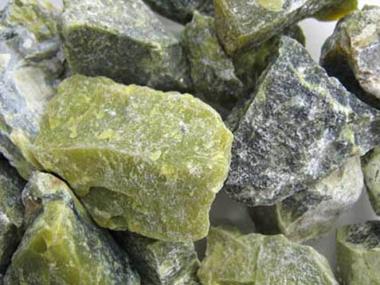 Serpentin, Rohsteine Mineral Wassersteine 300 g.